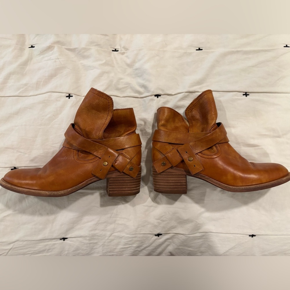 Ugg boho Elora slouchy chestnut ankle leather booties- size 6